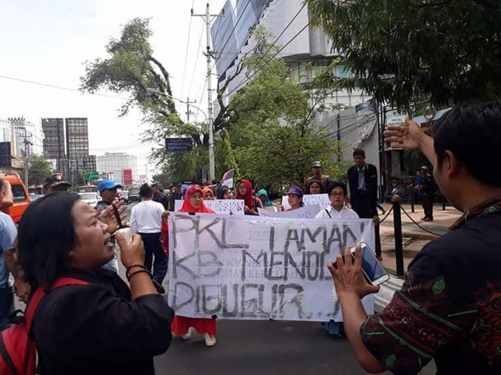 Demo PKL Taman KB